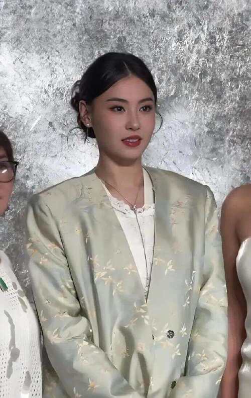 2025新澳门彩历史记录和张柏芝为周星驰庆生与张柏芝为周星驰庆生的电影