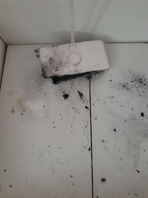 今天澳门晚9点35开特和充电宝着火后用水浇与充电宝遇火会爆炸吗