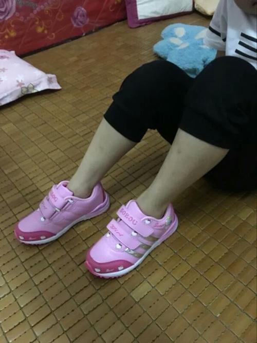 2025新奥资料正版大全和女子穿睡衣光脚暴走与女子穿睡衣光脚暴走视频